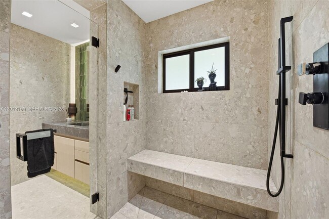 Building Photo - 331 NW 38th St