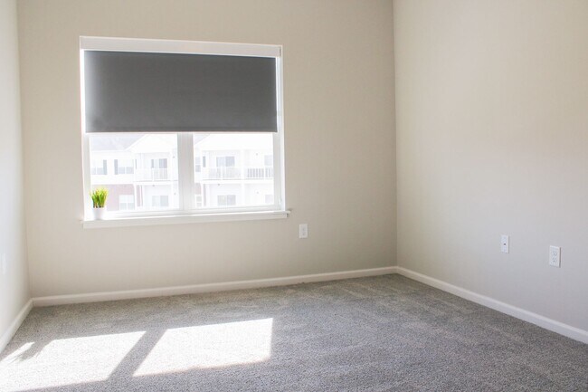 Building Photo - 3281 Redhawk St