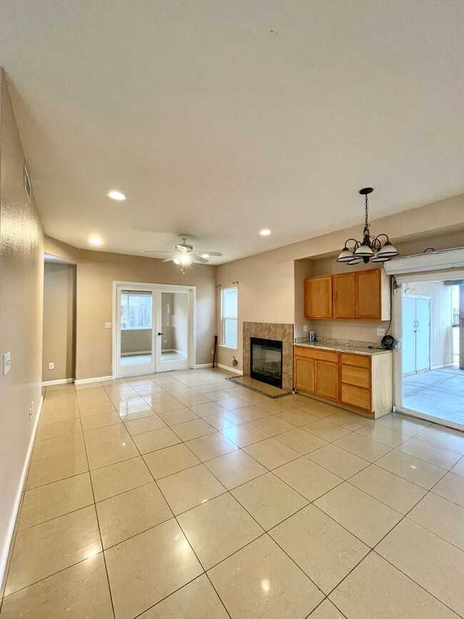 Building Photo - Half off 1st month's rent