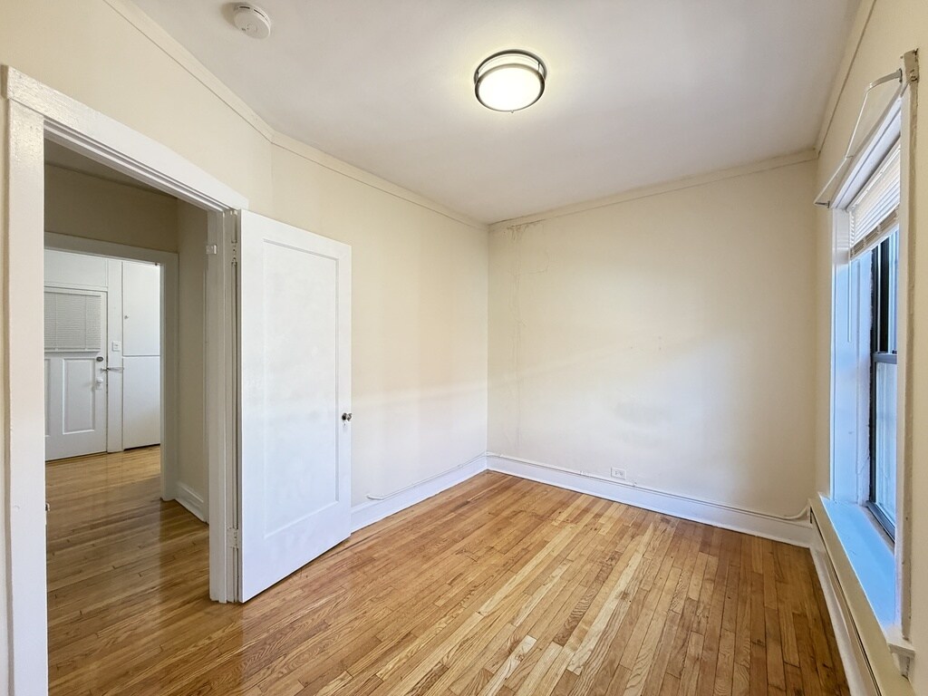 Building Photo - 805 Dempster St