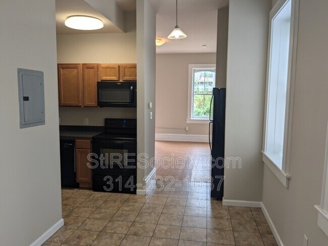 Building Photo - 229 Steins St