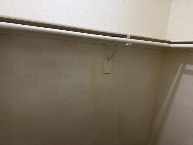 Building Photo - 3 Bedroom 1.5 Bathroom Townhouse