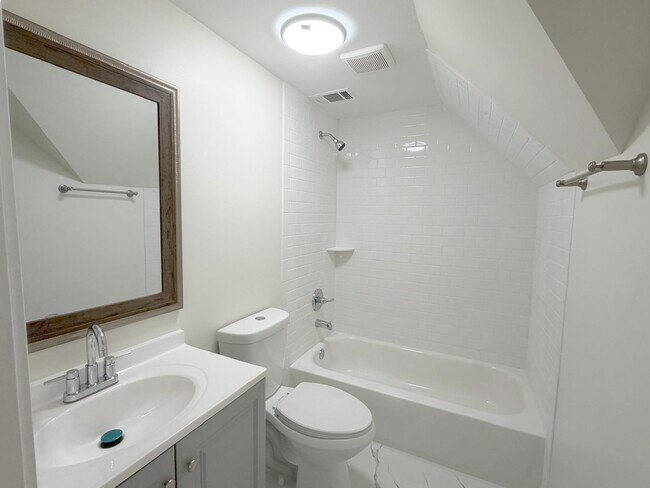 Building Photo - 7472 Hedgington Dr