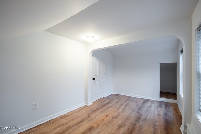 Building Photo - 37 Undine St