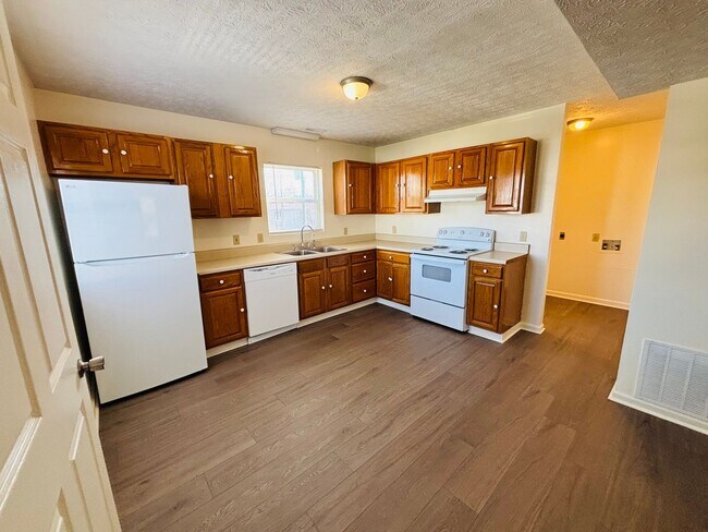 Building Photo - 310 Wakeman Ct NE