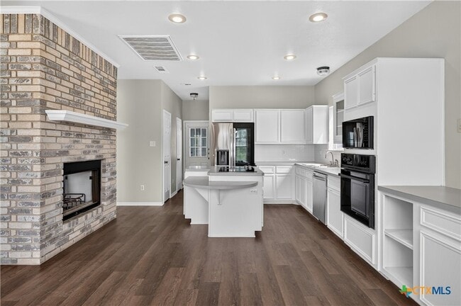 Building Photo - 1810 Mesa Oaks Cir