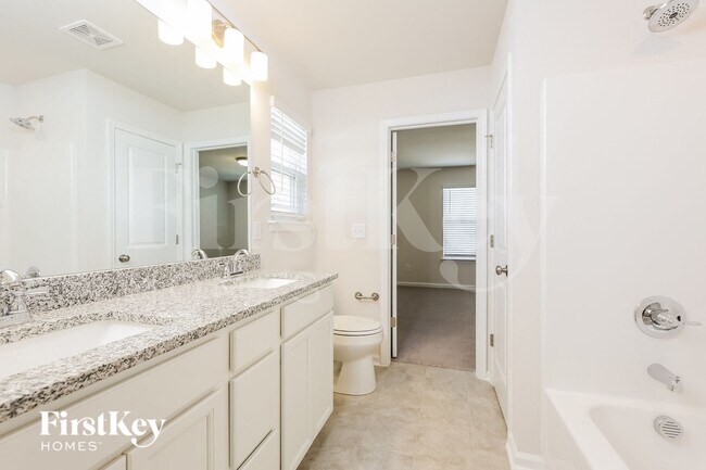 Building Photo - 23 Wild Lily Dr