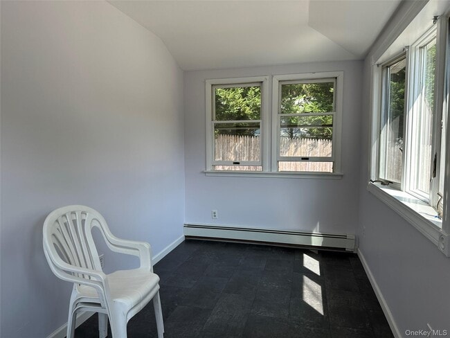 Building Photo - 33 Goldenrod Ave