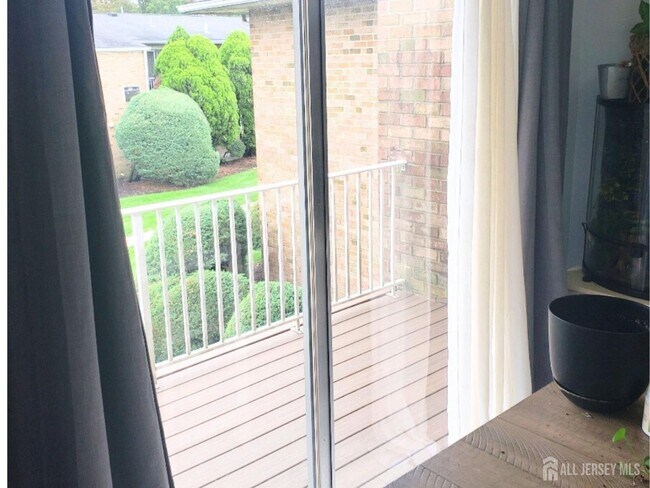 Building Photo - 45 Old Millstone Dr