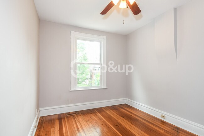 Building Photo - Fantastic 2bd/1ba home! Coming soon!