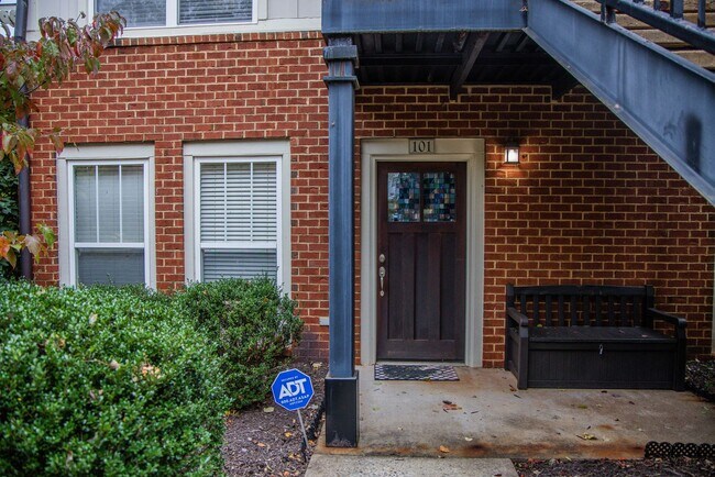 Building Photo - 2 Bedroom/ 2 bath - entry level END UNIT with side balcony & upgraded kitchen and bathrooms- only...