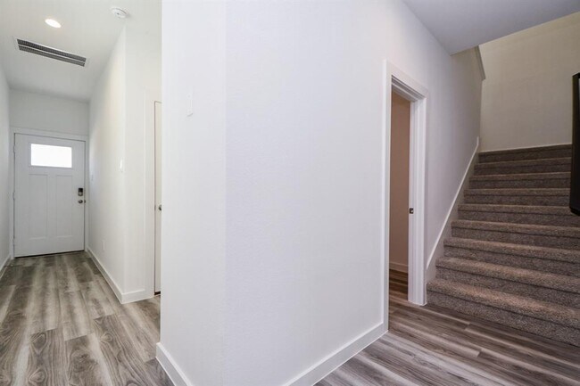 Building Photo - 3024 Crown Gate Dr