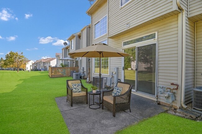 Building Photo - 951 Viewpoint Dr