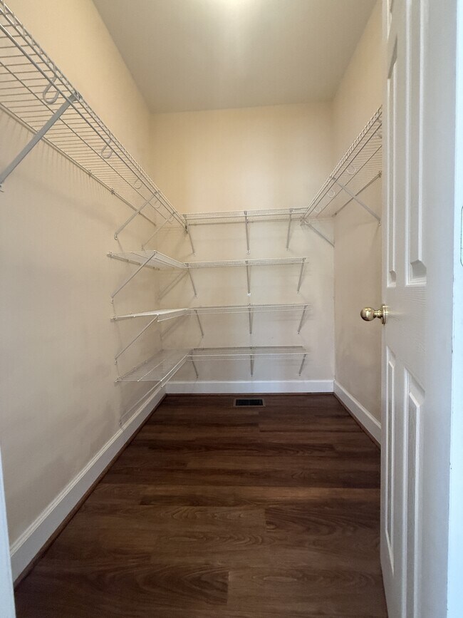 Building Photo - 101 Patrick Dr