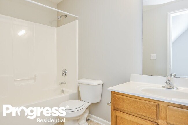 Building Photo - 826 Red Oak Tree Dr