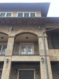 Building Photo - 211 Thompson Ave