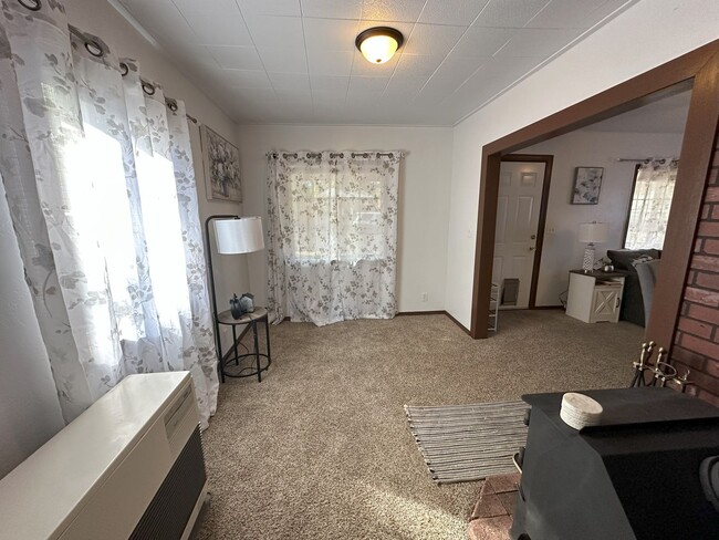 Building Photo - 3 Bedroom 1 Bath House