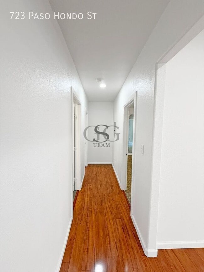 Building Photo - 723 Paso Hondo St