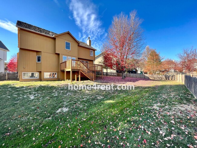 Building Photo - Beautiful Overland Park w/ Wood Floors Thr...