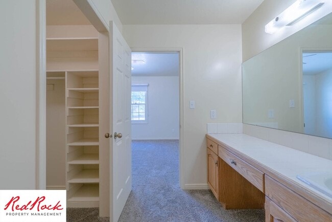 Building Photo - 3 Bedroom End Unit Townhome in Downtown St. George