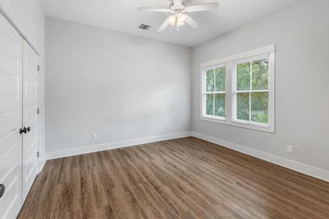 Building Photo - 707 Division St