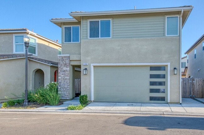 Primary Photo - Stunning Clovis Home!