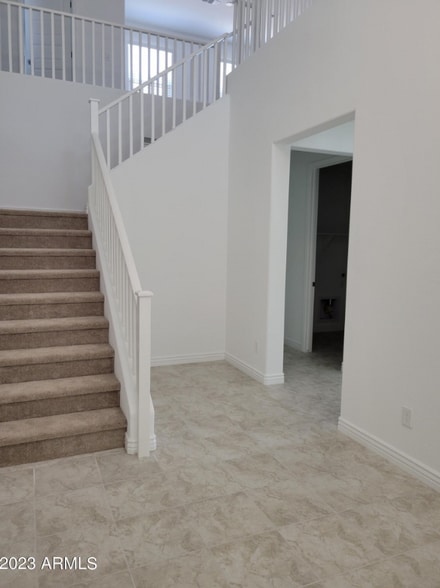 Building Photo - 10945 E Thunderbolt Ave