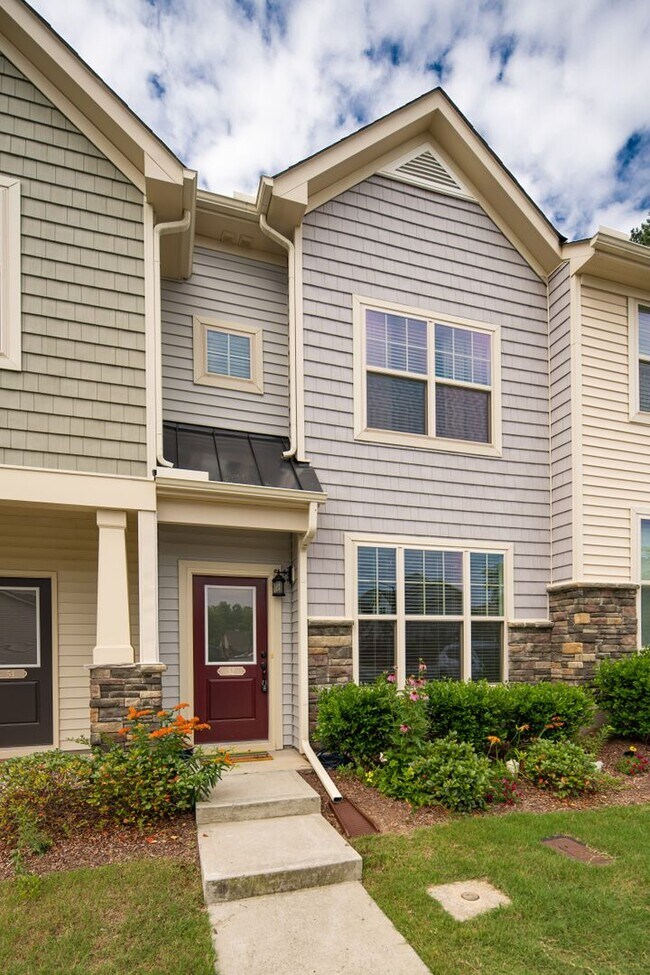 Building Photo - 2 Bedroom, 2.5 Bath Townhome w/ Loft and S...