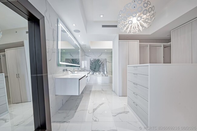 Building Photo - 5000 Island Estates Dr