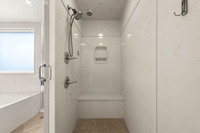 Building Photo - Available NOW!!!! This 3 bedroom, 2 bath, 2 car garage home has no carpet. All flooring is LVP an...