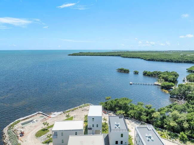 Building Photo - 99 Seaside Ave