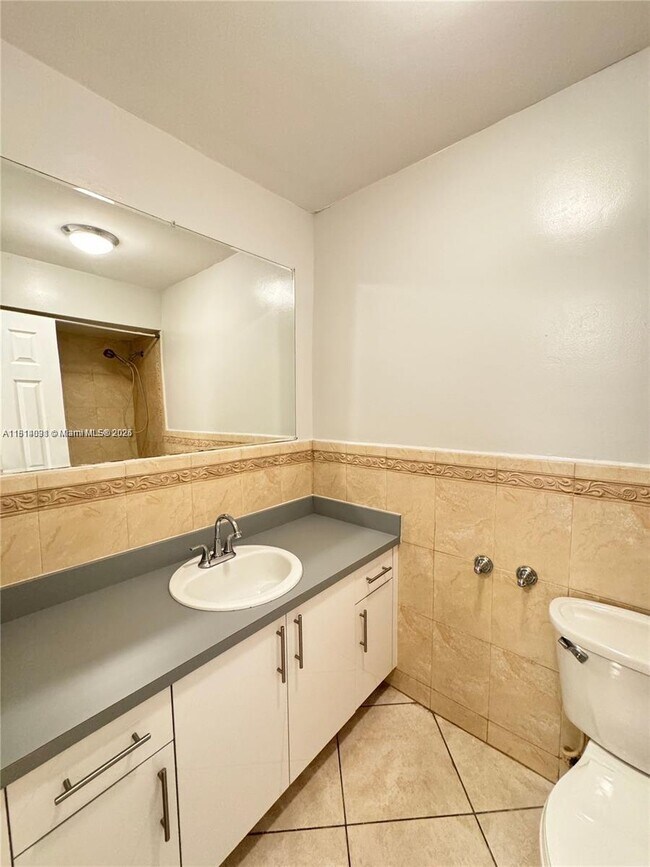 Building Photo - 9370 SW 87th Ave