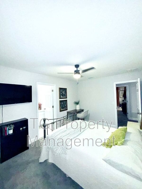 Building Photo - 13968 Molina Dr