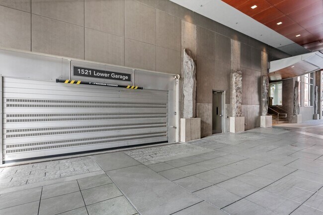 Building Photo - Luxury 2 Bed 1.75 Bath Furnished Downtown Seattle Condo with Stunning Views