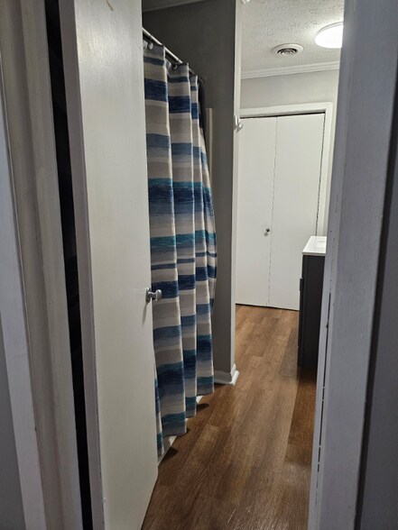 Building Photo - 165 Midway Dr