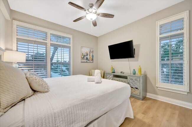 Building Photo - 6406 Gulf Dr