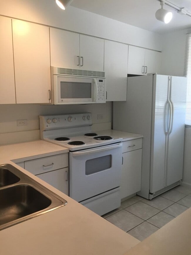 Building Photo - 460 S Rosemary Ave