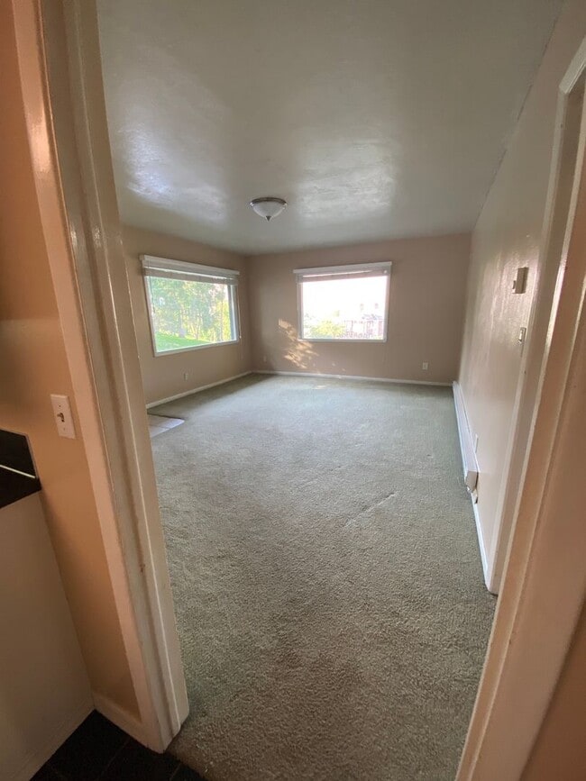 Building Photo - Johnson Duplex Apartments