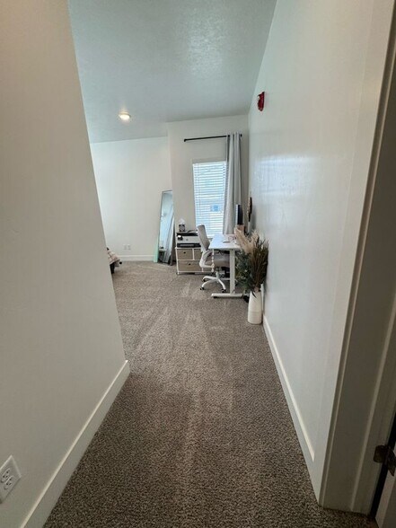 Building Photo - 3120 S 200 W