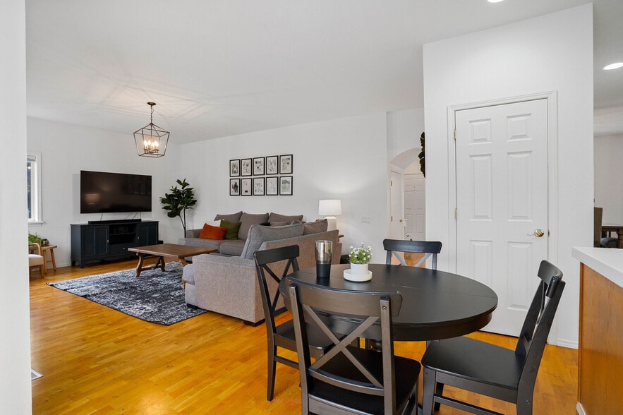 Living Room - 2845 Eastlake Dr SE