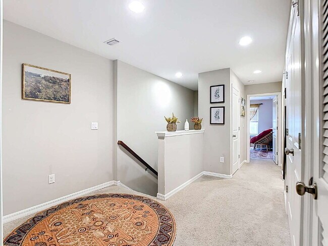 Building Photo - 10525 Oakside Dr