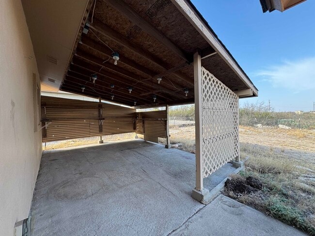 Building Photo - 123 La Paloma Dr