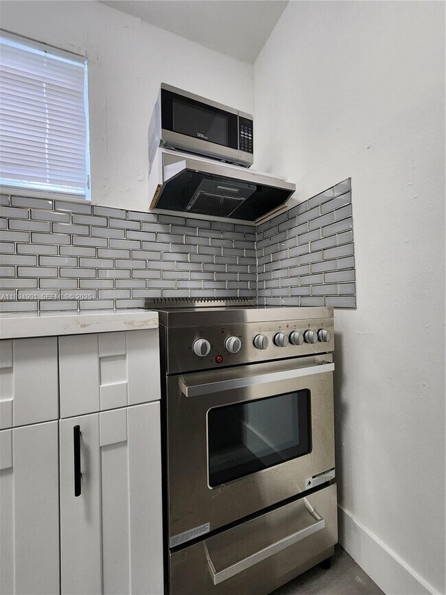 Building Photo - 5934 Buchanan St