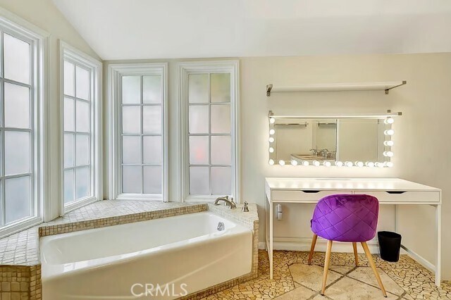 Building Photo - 14143 Hatteras St