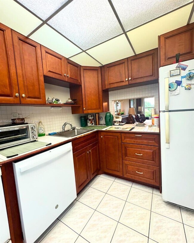 Building Photo - 7787 Golf Cir Dr