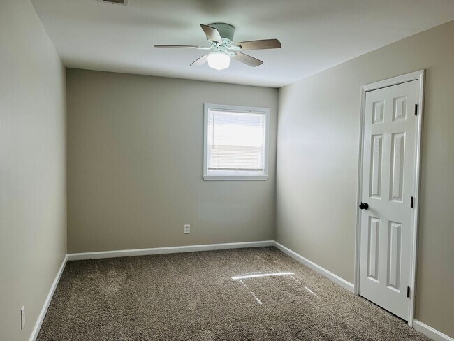 Building Photo - Wow! Check out this charming 3-bedroom, 1....