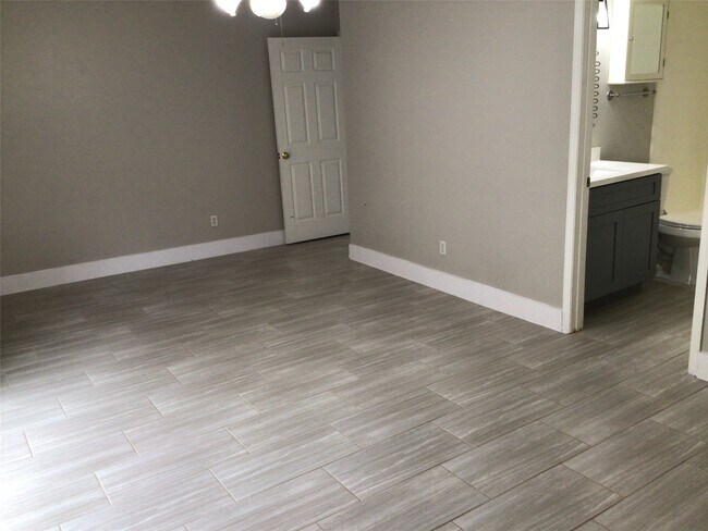 Building Photo - 12633 Memorial Dr