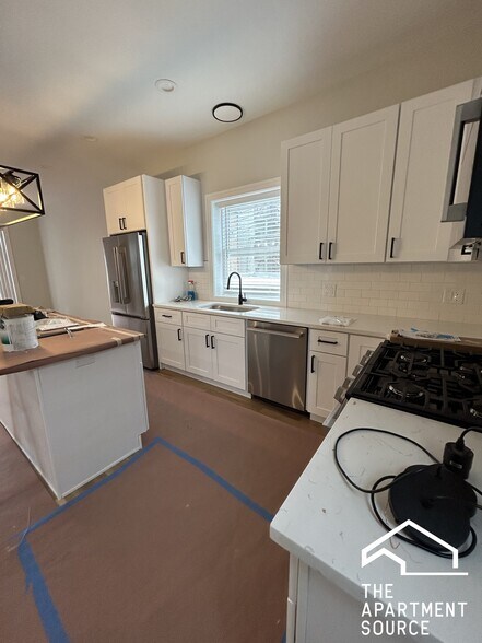 Building Photo - 858 N Paulina St