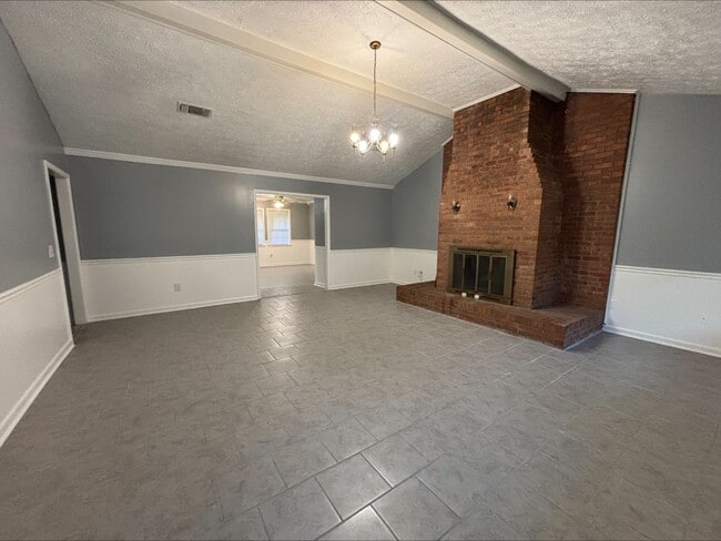 Building Photo - 622 Hospital Rd