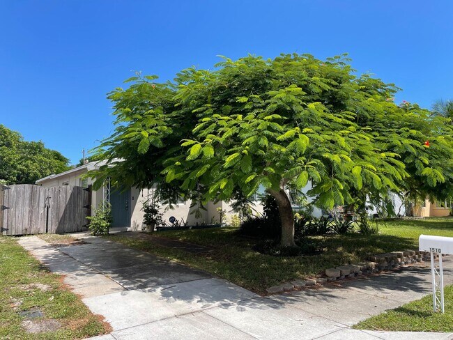 Primary Photo - 1510 16th Ave N